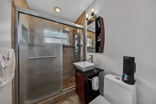 270 NE 42nd St, Oakland Park, FL 33334 - Photo 15