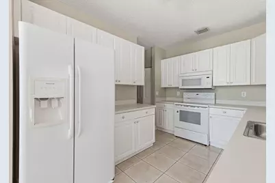 6334 Stonehurst Circle, Lake Worth, FL 33467 - Photo 9