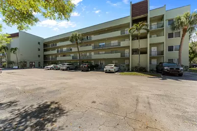 1638 Embassy Drive #208, West Palm Beach, FL 33401 - Photo 9