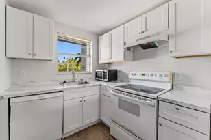 1638 Embassy Dr, West Palm Beach, FL 33401 - Photo 23