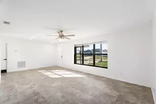 1672 SW Schleicher Ln, Port Saint Lucie, FL 34984 - Photo 7