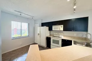 2205 S Cypress Bend Dr, Pompano Beach, FL 33069 - Photo 5