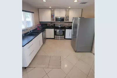 8448 NW 196th Terrace, Hialeah, FL 33015 - Photo 9