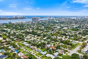 425 Greenbriar Dr, Lake Park, FL 33403 - Photo 37