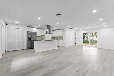 425 Greenbriar Drive, Lake Park, FL 33403 - Photo 7