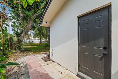 425 Greenbriar Drive, Lake Park, FL 33403 - Photo 31