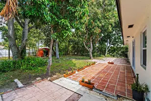 425 Greenbriar Dr, Lake Park, FL 33403 - Photo 29