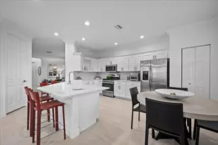 653 Castle Dr, Palm Beach Gardens, FL 33410 - Photo 9