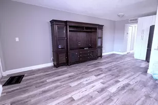 700 Village Green Ct, Palm Springs, FL 33461 - Photo 23