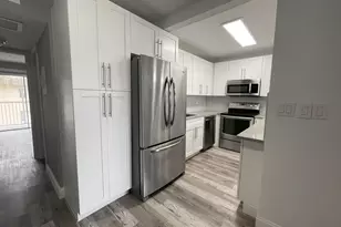 700 Village Green Ct, Palm Springs, FL 33461 - Photo 5