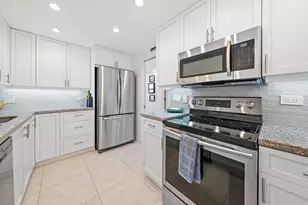 5420 N Ocean Dr, Riviera Beach, FL 33404 - Photo 11