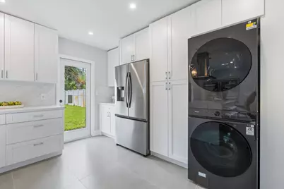 324 NE 28th Street, Wilton Manors, FL 33334 - Photo 11