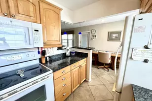 328 Farnham P, Deerfield Beach, FL 33442 - Photo 9