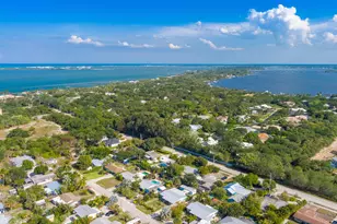2574 NE Roberta St, Jensen Beach, FL 34957 - Photo 5