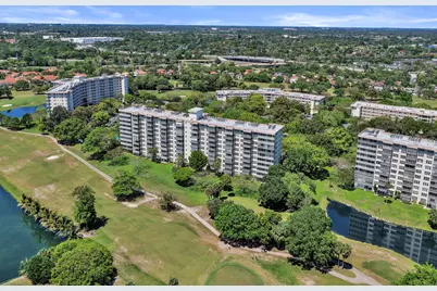 3520 Oaks Way #1010, Pompano Beach, FL 33069 - Photo 3