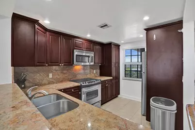 3520 Oaks Way #1010, Pompano Beach, FL 33069 - Photo 13