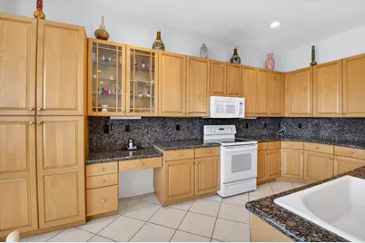 13738 Plaza Mayor Drive, Delray Beach, FL 33446 - Photo 11