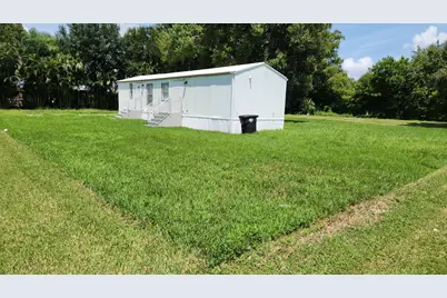 585 NW Avenue D, Moore Haven, FL 33471 - Photo 13