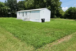 585 NW Ave D, Moore Haven, FL 33471 - Photo 13