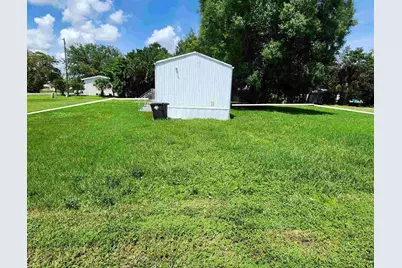 585 NW Avenue D, Moore Haven, FL 33471 - Photo 11