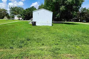 585 NW Ave D, Moore Haven, FL 33471 - Photo 11