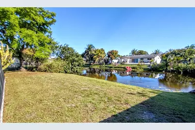8528 Windsor Drive, Miramar, FL 33025 - Photo 7