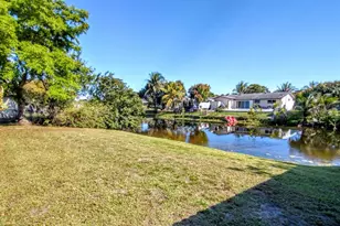 8528 Windsor Dr, Miramar, FL 33025 - Photo 7