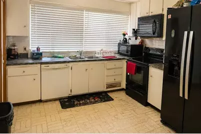 8528 Windsor Drive, Miramar, FL 33025 - Photo 17