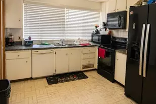8528 Windsor Dr, Miramar, FL 33025 - Photo 17