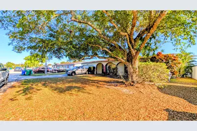 8528 Windsor Drive, Miramar, FL 33025 - Photo 3