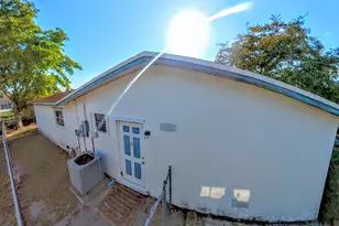 8528 Windsor Dr, Miramar, FL 33025 - Photo 11