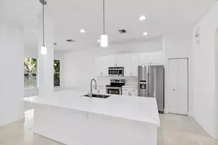2013 Harbor View Cir, Weston, FL 33327 - Photo 5