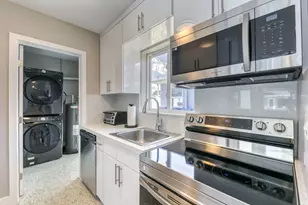 2017 NE 26th St, Wilton Manors, FL 33305 - Photo 9