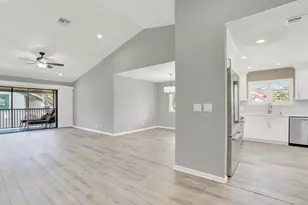 9 Lexington Ln E, Palm Beach Gardens, FL 33418 - Photo 9