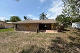 2055 SW Cranberry St, Port Saint Lucie, FL 34953 - Photo 9