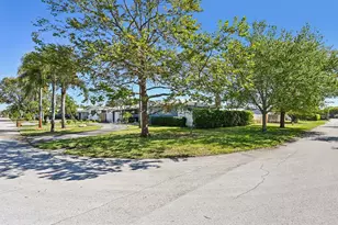 818 SE 9th Terrace, Deerfield Beach, FL 33441 - Photo 3