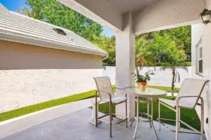 27 Wyndham Ln, Palm Beach Gardens, FL 33418 - Photo 17