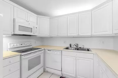 3043 Berkshire C, Deerfield Beach, FL 33442 - Photo 9