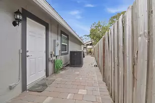 1424 Primrose Ln, Wellington, FL 33414 - Photo 25