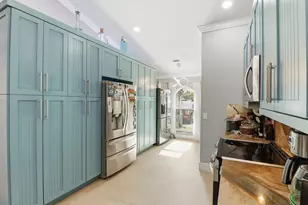 1424 Primrose Ln, Wellington, FL 33414 - Photo 5