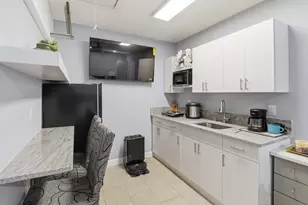 1424 Primrose Ln, Wellington, FL 33414 - Photo 23