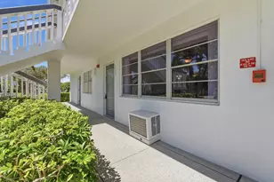 115 Markham F, Deerfield Beach, FL 33442 - Photo 3