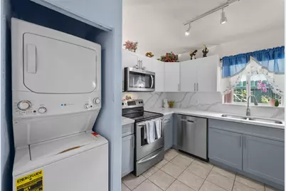 9778 NW 128th Lane, Hialeah Gardens, FL 33018 - Photo 13