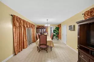 1827 Pinehurst Dr, West Palm Beach, FL 33407 - Photo 11