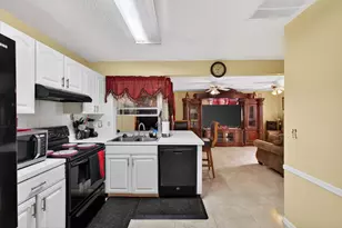 1827 Pinehurst Dr, West Palm Beach, FL 33407 - Photo 9