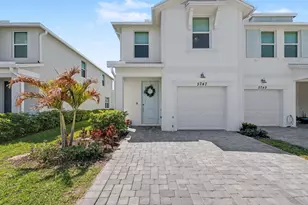 5747 SE Edgewater Cir, Stuart, FL 34997 - Photo 1