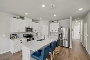 5747 SE Edgewater Cir, Stuart, FL 34997 - Photo 11