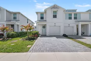 5747 SE Edgewater Cir, Stuart, FL 34997 - Photo 3