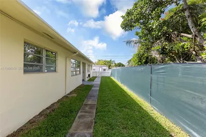 129 SE 4th Street #2, Hallandale Beach, FL 33009 - Photo 17