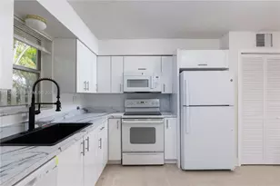 129 SE 4th St, Hallandale Beach, FL 33009 - Photo 1